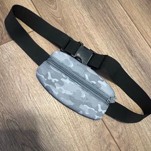 Women’s Camo Belt Bag- New without tags